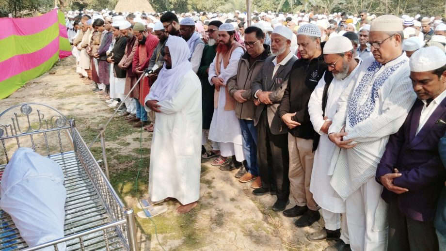 হাজারও মানুষের ভালোবাসায় সিক্ত হয়ে চিরনিদ্রায় শায়িত হলেন বগুড়া-৩ আসনের সাবেক এমপি খোকা