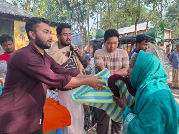 রংপুরের হারাগাছে শীতবস্ত্র বিতরণ