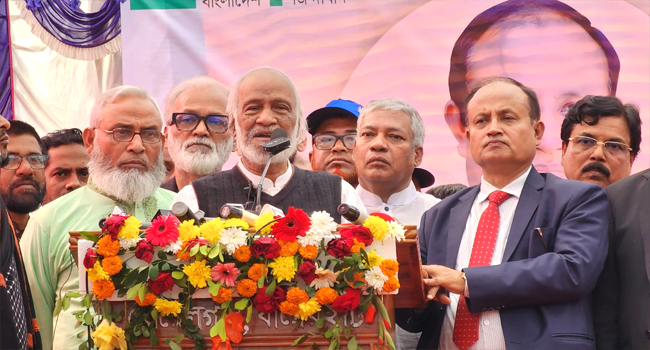 নিজ স্বার্থ বিসর্জন দিয়েই দেশকে রক্ষা করতে হবে : ড. মঈন খান