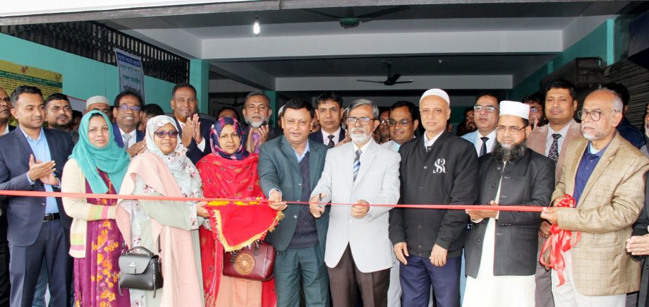 বগুড়ায় দেশের প্রথম মধুর হাট মৌ বাজারের উদ্বোধন