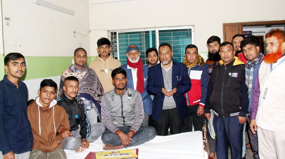 বগুড়ার শজিমেক হাসপাতালে বৈষম্য বিরোধী ছাত্র-জনতার আন্দোলনে সময় গুলিবিদ্ধ ও বিভিন্ন রোগে অসুস্থ রোগীদের পাশে সাবেক এমপি লালু