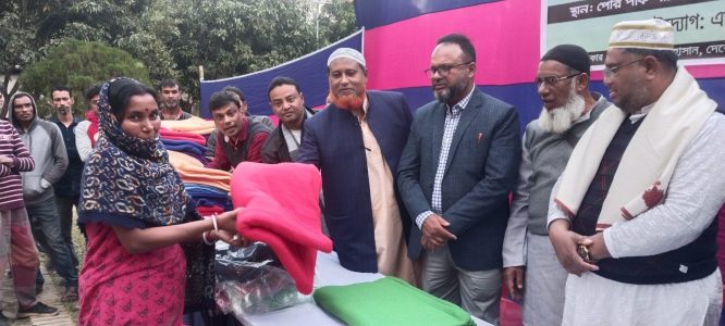 পাঁচবিবিতে ভাস্কর ও সংগীতশিল্পী এম আই মিঠুর ৭ শতাধিক শীতের বস্ত্র বিতরণ