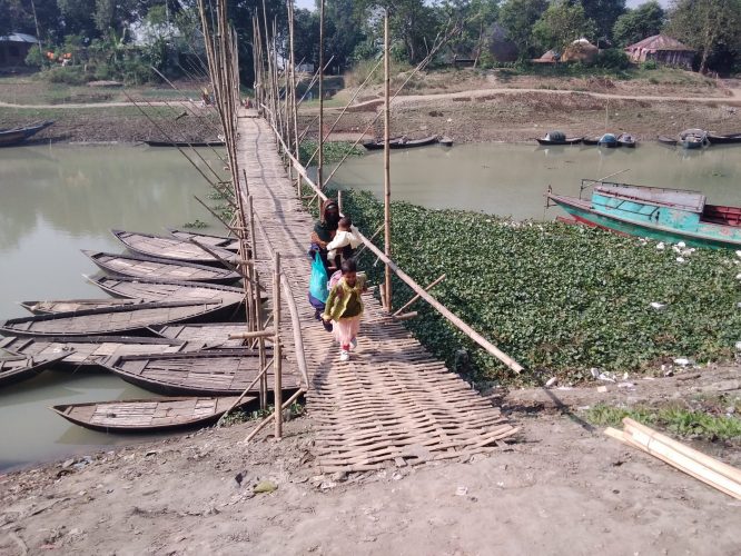 বাঁশের সাঁকো আর নৌকাই ভরসা দশটি গ্রামের মানুষের