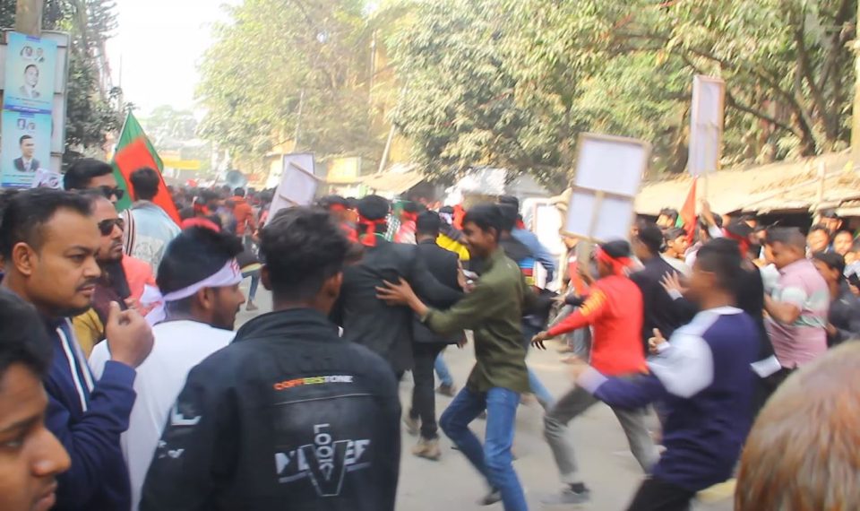 পাবনায় প্রতিষ্ঠাবার্ষিকীতে ছাত্রদলের মারামারি, মোটরসাইকেল ভাংচুর