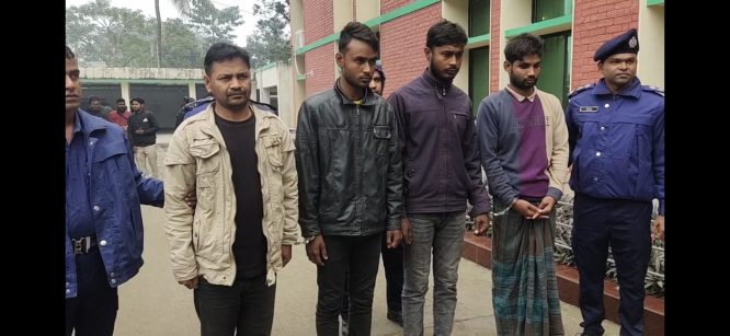 নওগাঁয় ভুয়া পুলিশ পরিচয়ে ছিনতাই চক্রের ৭ সদস্য গ্রেফতার