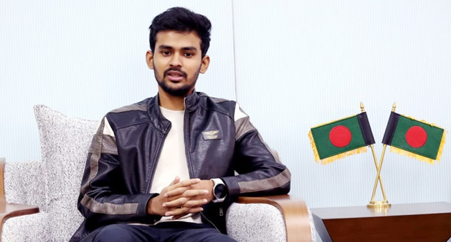 আ’লীগকে নিষিদ্ধের ব্যাপারে সরকার শিগগিরই পদক্ষেপ নেবে : উপদেষ্টা আসিফ