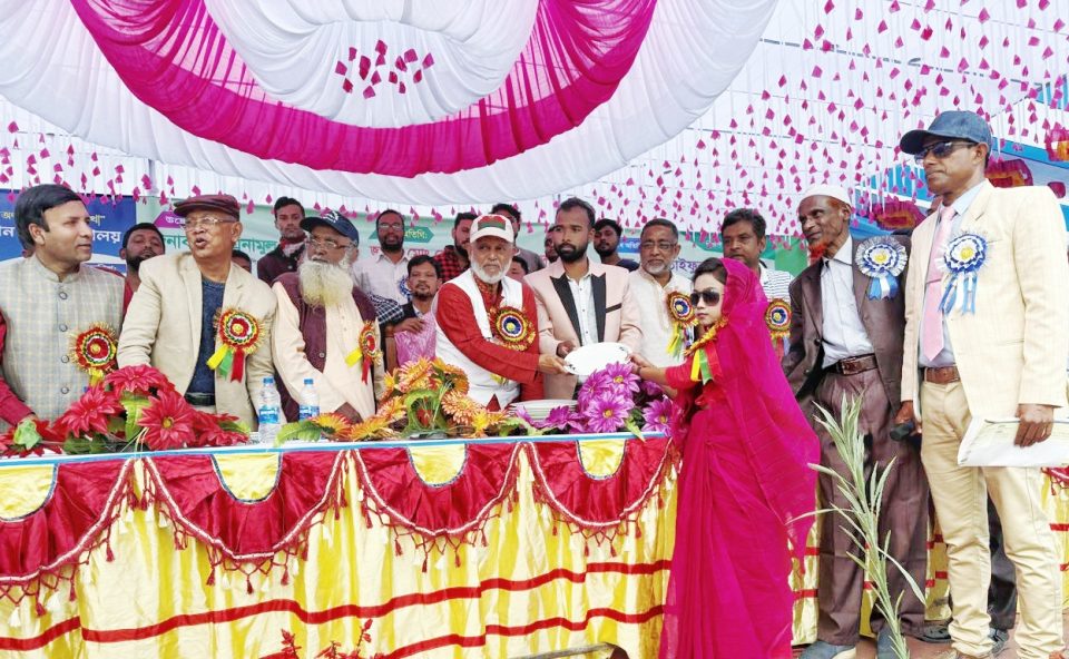 ডেমাজানী শহীদ মোখলেছুর রহমান উচ্চ বিদ্যালয়ে বার্ষিক ক্রীড়া ও সাংস্কৃতিক এবং পুরস্কার বিতরণী অনুষ্ঠানে প্রধান অতিথি সাবেক এমপি লালু