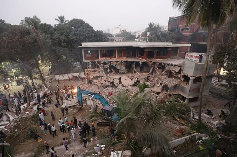 দেশজুড়ে স্বৈরশাসক হাসিনার দোসরদের বাড়িঘর ভাংচুর