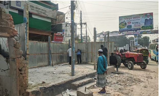 কুড়িগ্রাম জেলা আওয়ামী লীগের কার্যালয়ের জায়গায় এখন উঠছে দোকানঘর