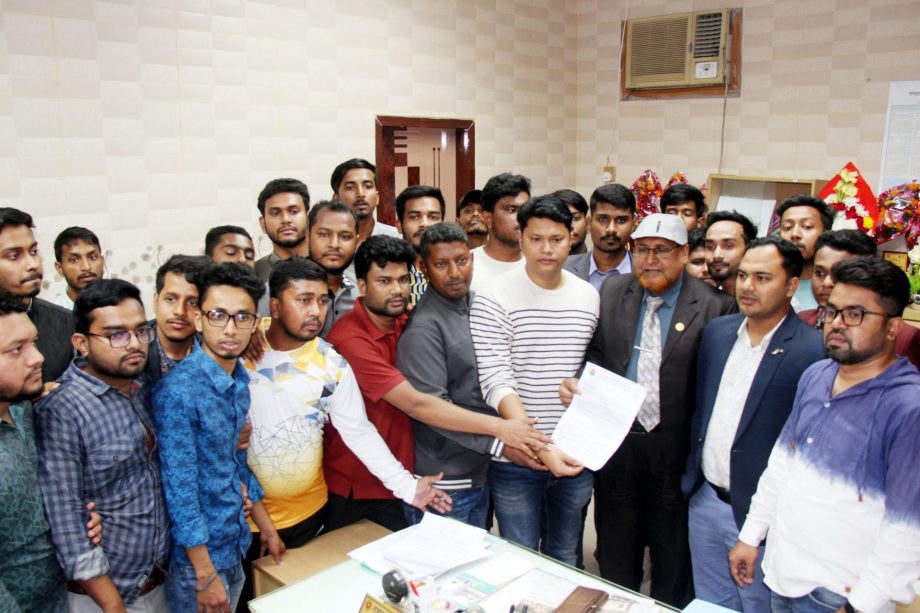 নিষিদ্ধ সন্ত্রাসী সংগঠন ছাত্রলীগের সুষ্ঠু বিচারের দাবিতে বগুড়ায় ছাত্রদলের স্মারকলিপি