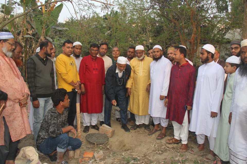 বগুড়ায় বায়তুর রাহিম জামে মসজিদের ভিত্তি প্রস্তর স্থাপন করলেন সাবেক এমপি লালু