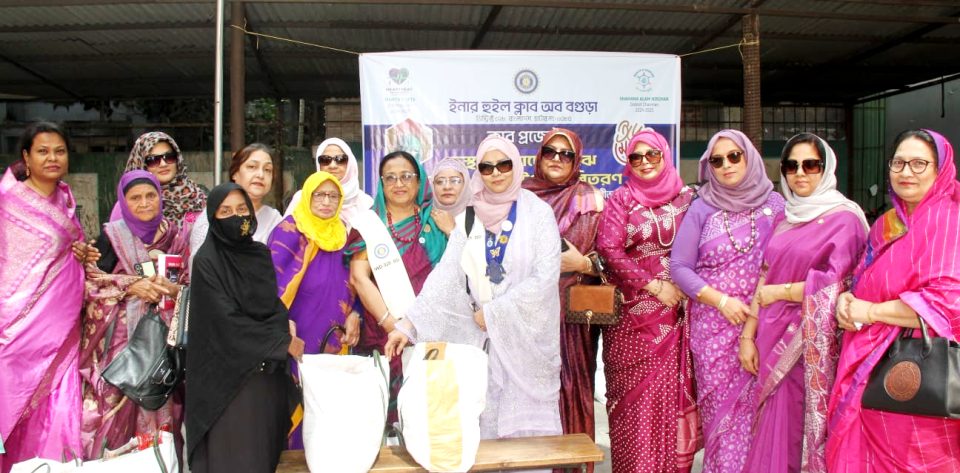 ইনার হুইল ক্লাব অব বগুড়ার উদ্যোগে মহিলাদের মাঝে রোজা ও ঈদ সামগ্রী বিতরণ
