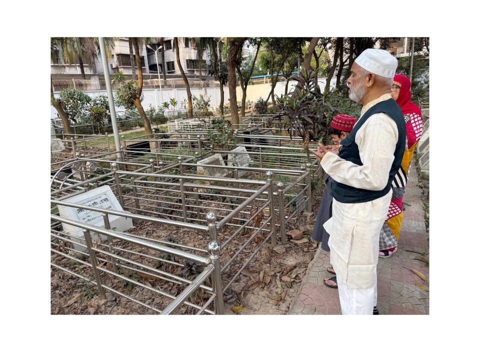 সাবেক এমপি সাঈদ ইস্কান্দার এর কবর জিয়ারত করেন সাবেক এমপি লালু