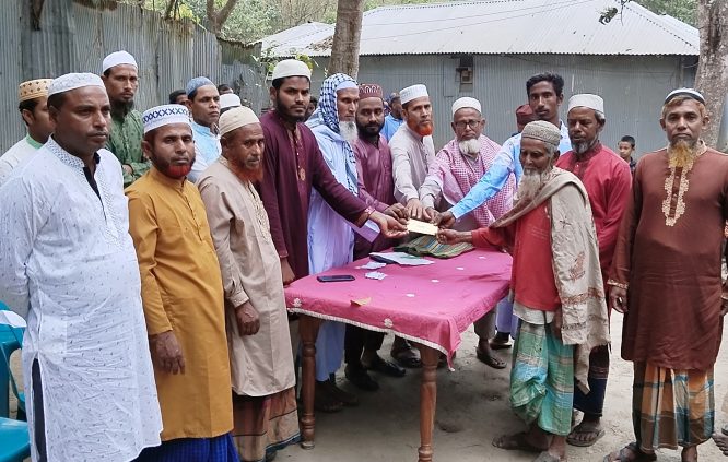 গাবতলীতে অসহায় পরিবারের মাঝে নগদঅর্থ ও ঈদ উপহার সামগ্রী বিতরণ