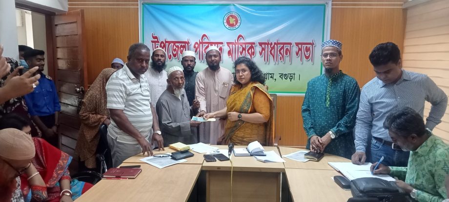 নন্দীগ্রামে ইসলামিক ফাউন্ডেশনের উদ্যোগে হত-দরিদ্রদের মাঝে যাকাত প্রদান