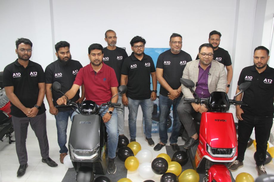 বগুড়ায় নতুন ইলেকট্রিক বাইক ‘এ১০’ এবং ‘এ১২’ উন্মোচন করল রিভো