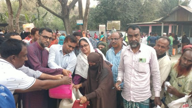 নন্দীগ্রাম বুড়ইল ইউপি’তে ঈদুল ফিতর উপলক্ষে ভিজিএফএর চাল বিতরণ