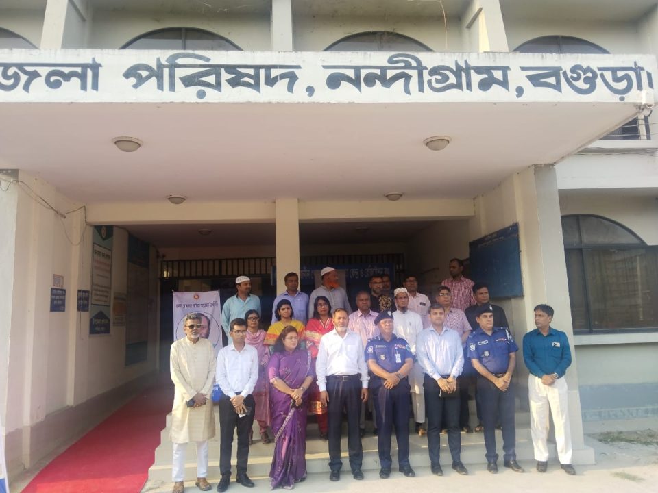নন্দীগ্রাম উপজেলা পরিষদ পরিদর্শনে বিভাগীয় কমিশনার