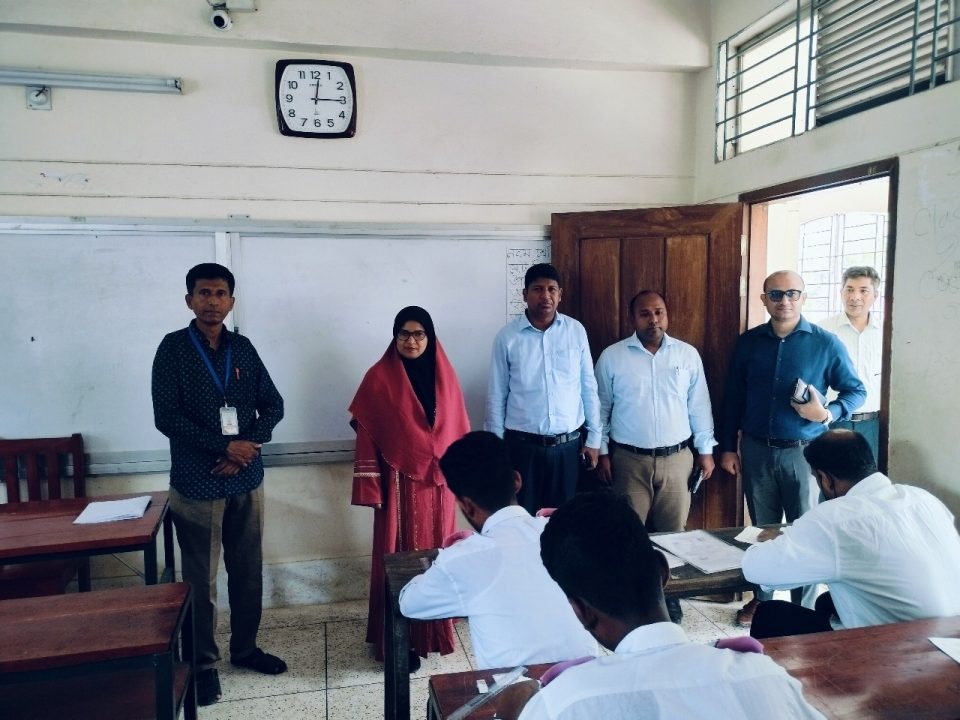 শাজাহানপুরে এসএসসি পরীক্ষা কেন্দ্র পরিদর্শনে ডিসি