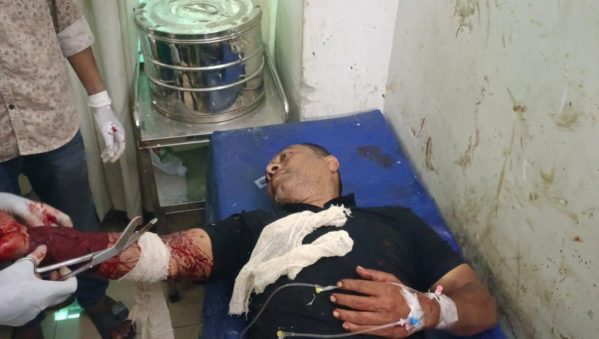 শাজাহানপুরে প্রকাশ্যে ধারালো অস্ত্র দিয়ে কুপিয়ে টাকা ছিনতাই