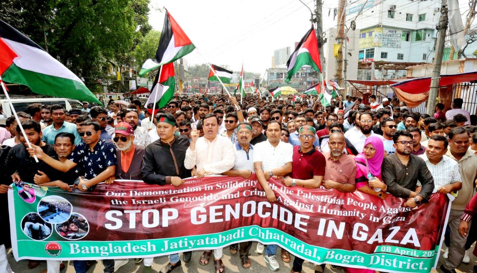 গাজায় নৃশংস গণহত্যা ও বর্বরোচিত হামলার প্রতিবাদে বগুড়ায় ছাত্রদলের বিক্ষোভ মিছিল ও সমাবেশ