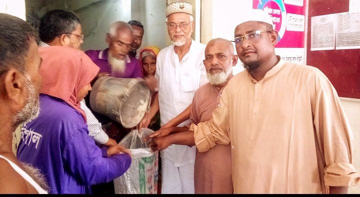 কুড়িগ্রামের ভোগডাঙ্গা ইউনিয়নে ব্যতিক্রমী উদ্যোগে ভিজিএফ এর চাল বিতরণ