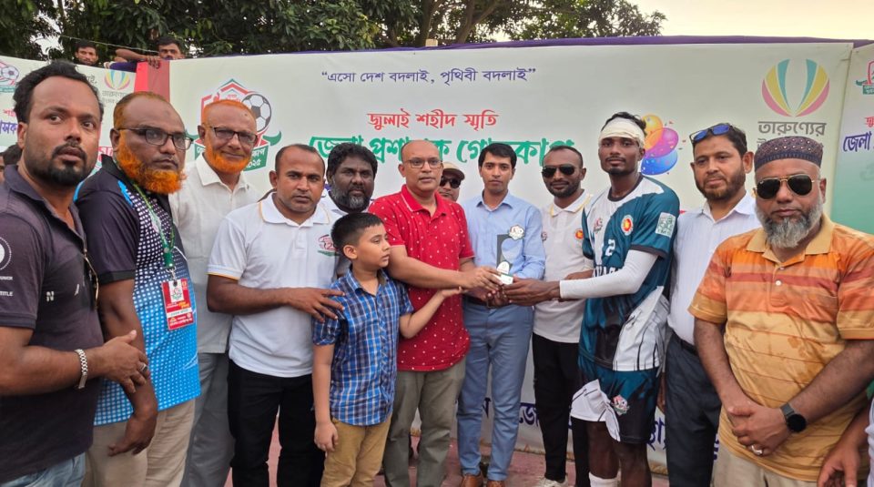 বগুড়ায় জুলাই শহীদ স্মৃতি জেলা প্রশাসক গোল্ডকাপ ফুটবল টুর্নামেন্টে বগুড়া সদর উপজেলা ফাইনালে