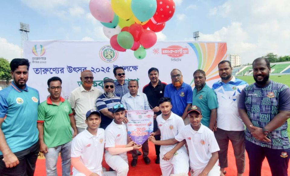 বগুড়ায় আকবরিয়া গ্রুপ ইমাজিং কাপ ক্রিকেট টুর্নামেন্টের উদ্বোধনী খেলায় শহীদ আবু সাঈদ একাদশ জয়ী
