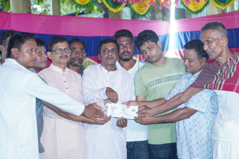 কুড়িগ্রামে ১০৭ টি পূজা মন্ডপে বিএনপি’র ভারপ্রাপ্ত চেয়ারম্যান তারেক রহমানের শুভেচ্ছা অনুদান প্রদান