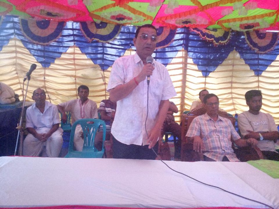 পলাশবাড়ীতে কেন্দ্রীয় শ্মশানের নতুন কমিটি গঠনের প্রতিবাদে এলাকাবাসীর প্রতিবাদ সমাবেশ