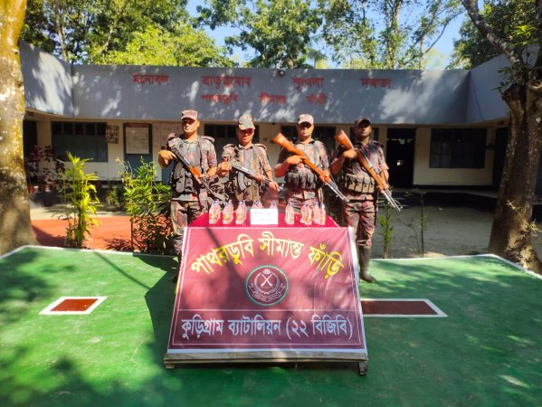 কুড়িগ্রামে বিজিবির অভিযানে ১৩ লক্ষ টাকার ভারতীয় পণ্য সহ গ্রেফতার-১