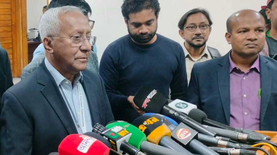 তারেক রহমান আগামী নির্বাচনে প্রার্থী হতে ও ভোট দিতে পারবেন-ইসি সচিব