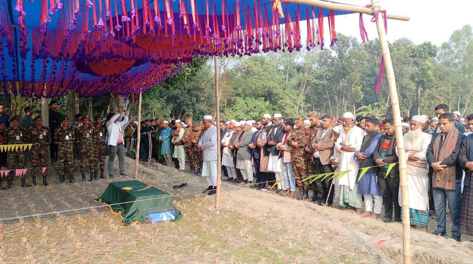সুদান নিহত শহীদ সেনা সদস্য সবুজ মিয়ার রাষ্ট্রীয় মর্যাদায় দাফন সম্পন্ন
