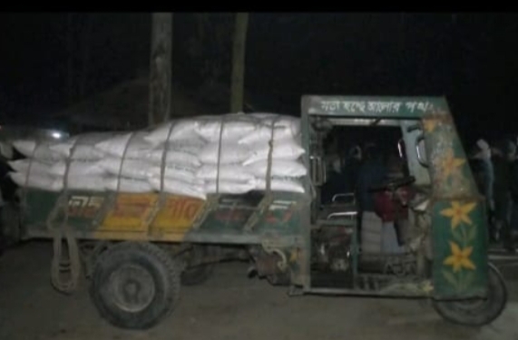 নাগেশ্বরীর সাপখাওয়ায় ৪ টন ডিএপি সার জব্দ