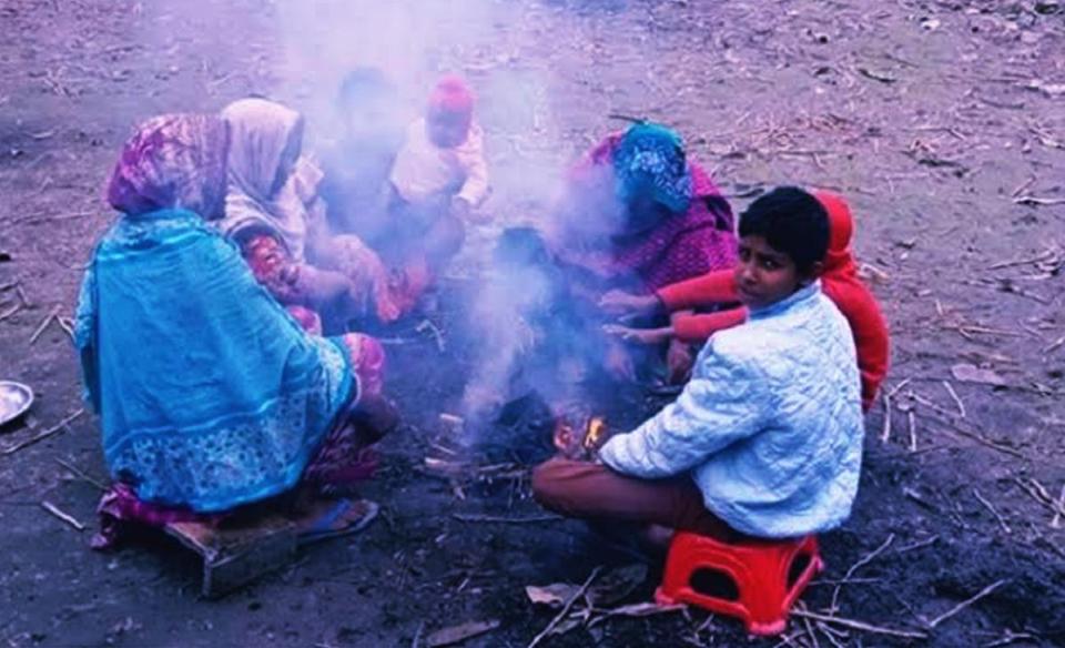 শীতে কাঁপছে কুড়িগ্রামের জনপদ,, নিম্ন তাপমাত্রার সরাসরি প্রভাব পড়ছে শিশু ও বৃদ্ধদের ওপর