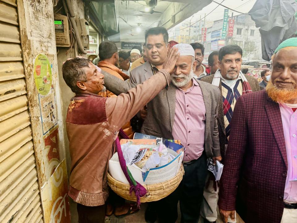 রংপুর নগরীর বাণিজ্যিক জোনে জিএম কাদেরের প্রচারণায় জাপার শীর্ষ নেতারা