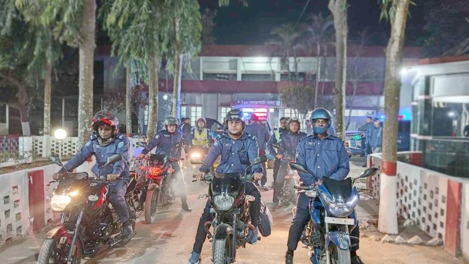 ঘোড়াঘাটে নির্বাচনী নিরাপত্তা জোরদার পুলিশের বিশেষ টহল