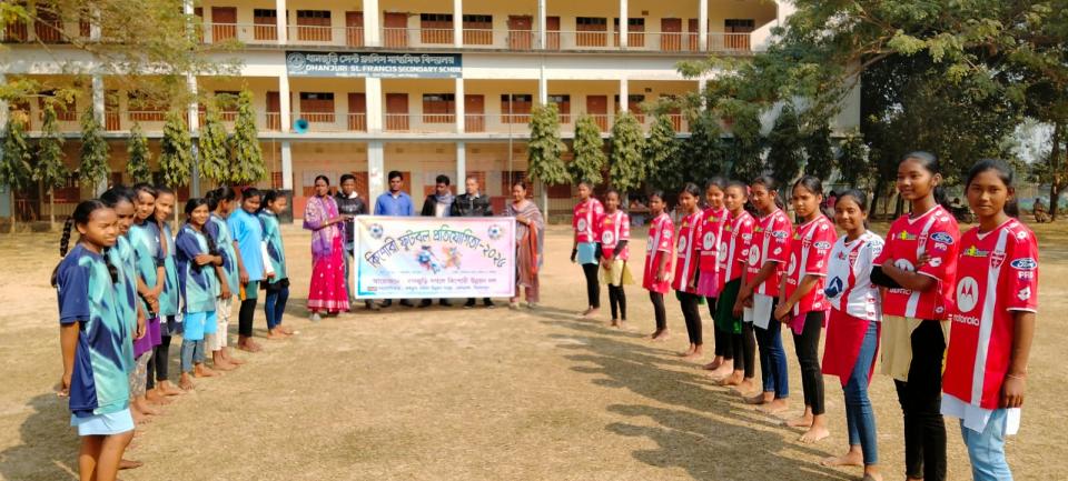 বিরামপুরে আদিবাসী কিশোরী ফুটবল প্রতিযোগিতা