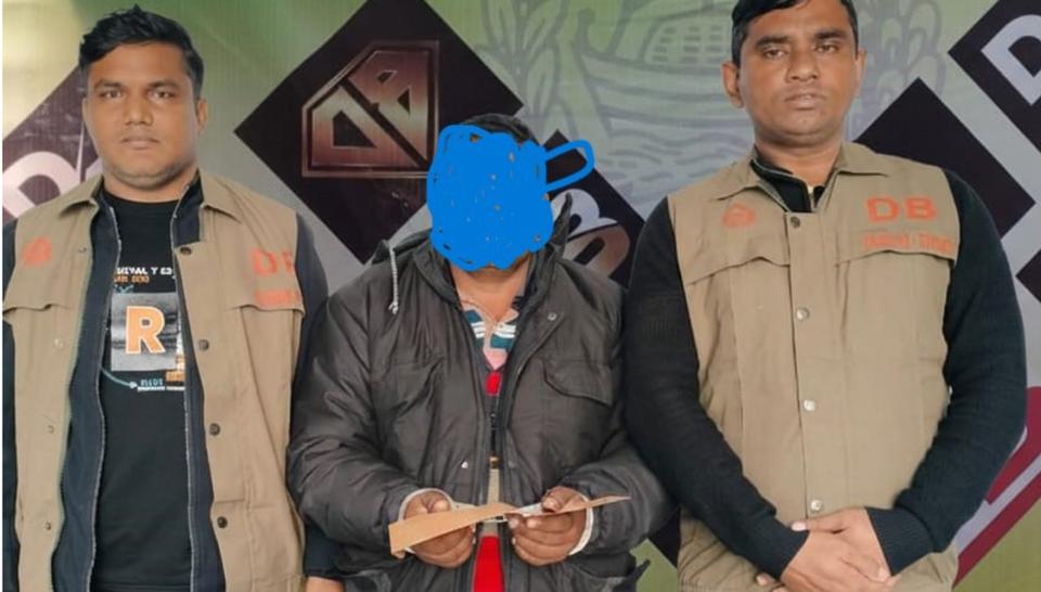 চারঘাটে বিপুল পরিমান ইয়াবাসহ মাদক কারবারি গ্রেফতার