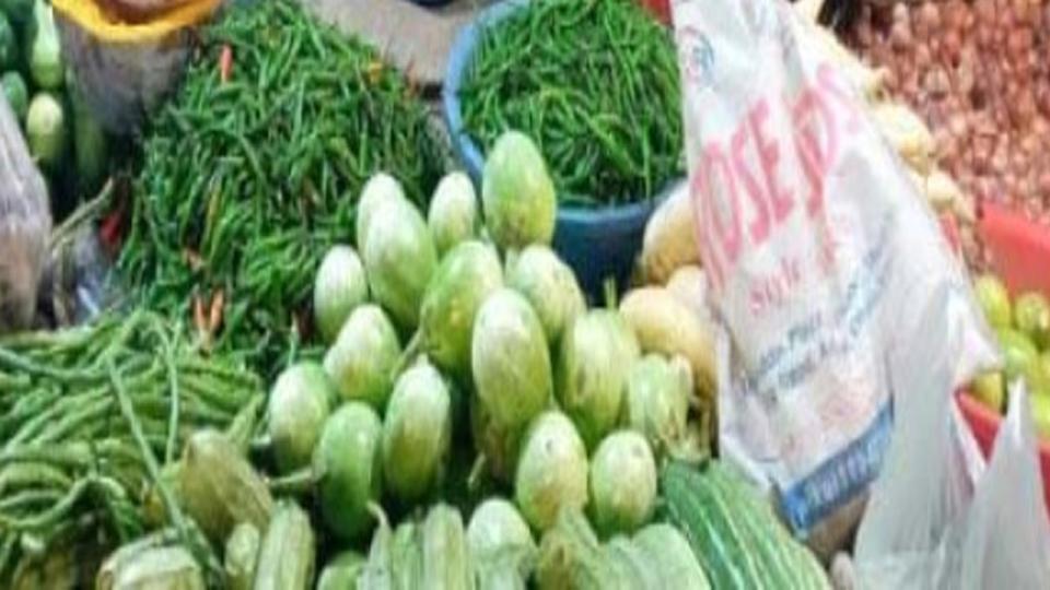 ঘোড়াঘাটে রোজায় মাছ, মাংশ, লেবুর, বেগুনের ঝাঝঁ