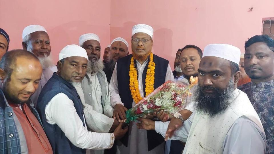 রংপুর সদর উপজেলা জামায়াতের ফুলেল শুভেচ্ছায় সিক্ত নবনির্বাচিত এমপি মাহবুবুর রহমান বেলাল