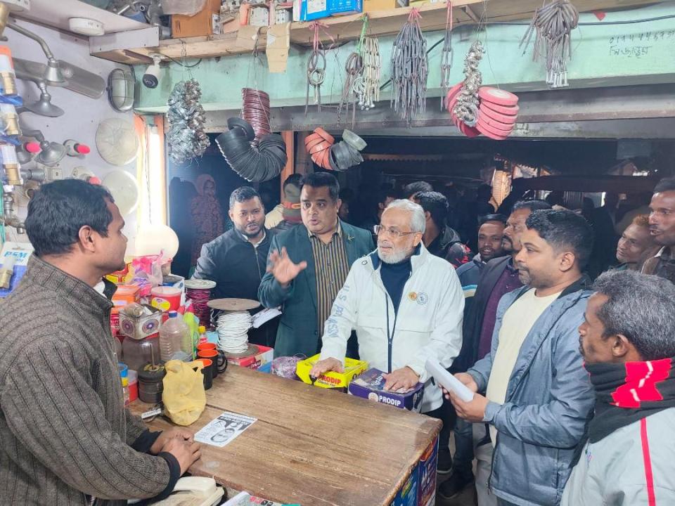 চেকপোস্ট এলাকায় জি এম কাদেরের গণসংযোগ