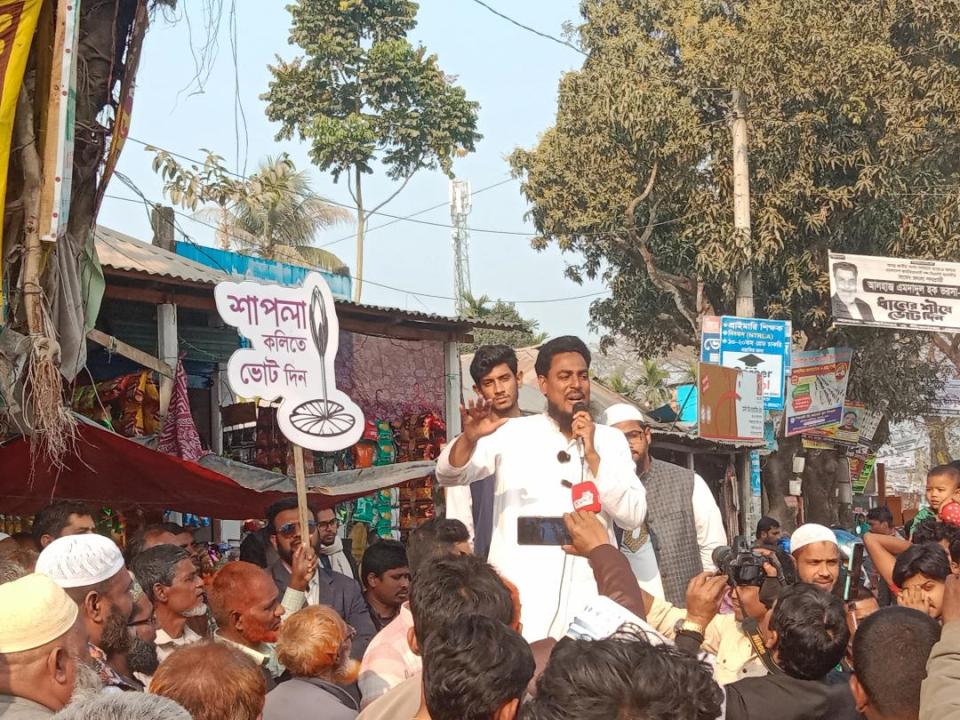 পীরগাছা-কাউনিয়ায় আখতার হোসেনের ব্যাপক গণসংযোগ ও পথসভা
