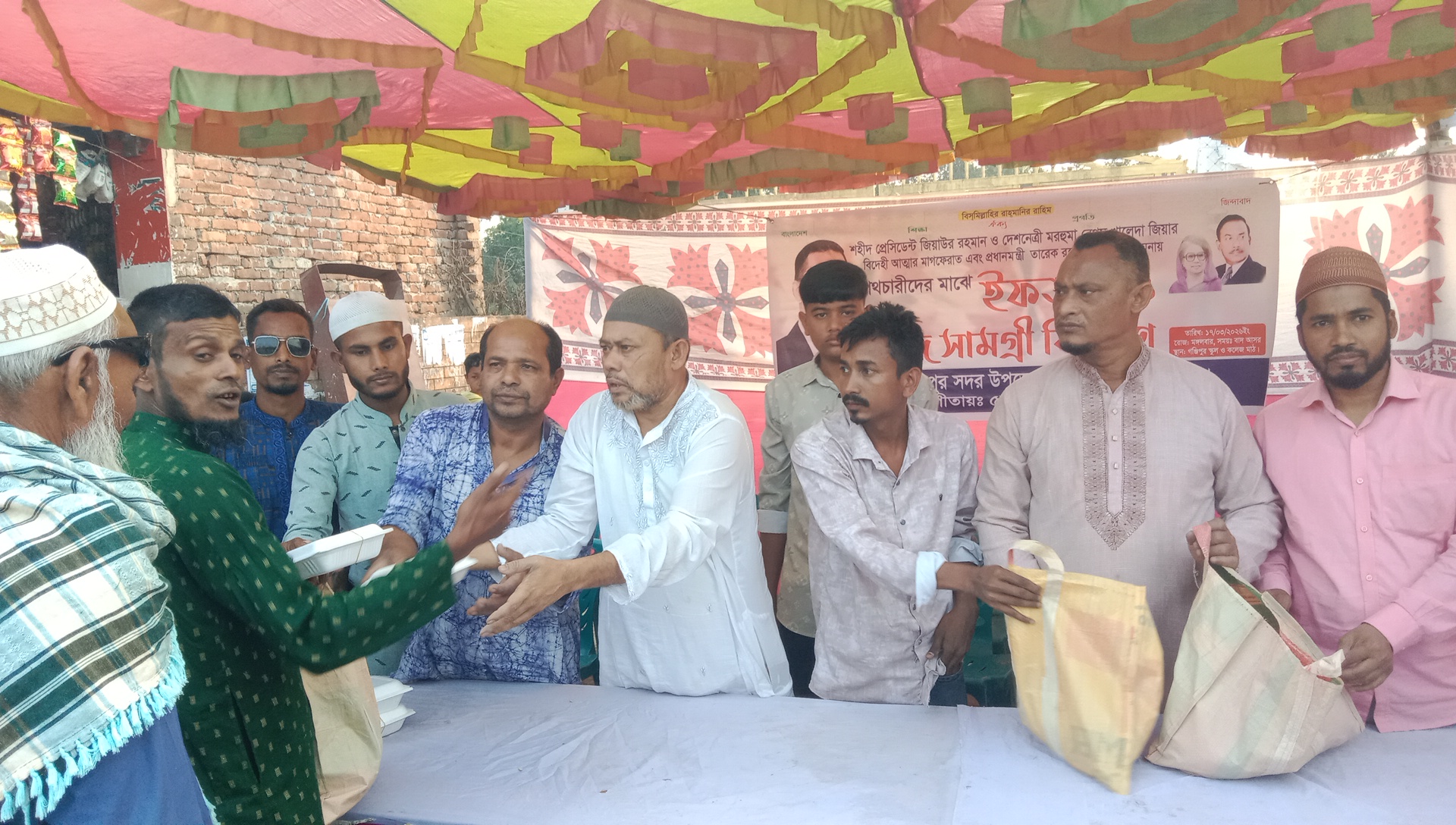 রংপুর সদরে ছাত্রদলের উদ্যোগে ইফতার ও ঈদ সামগ্রী বিতরণ