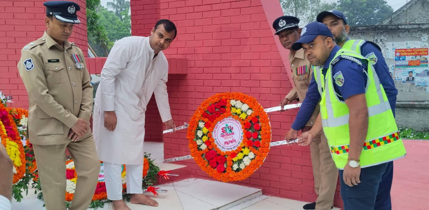 তারাগঞ্জে বীর শহীদদের স্মরণে হাইওয়ে পুলিশের শ্রদ্ধাঞ্জলি