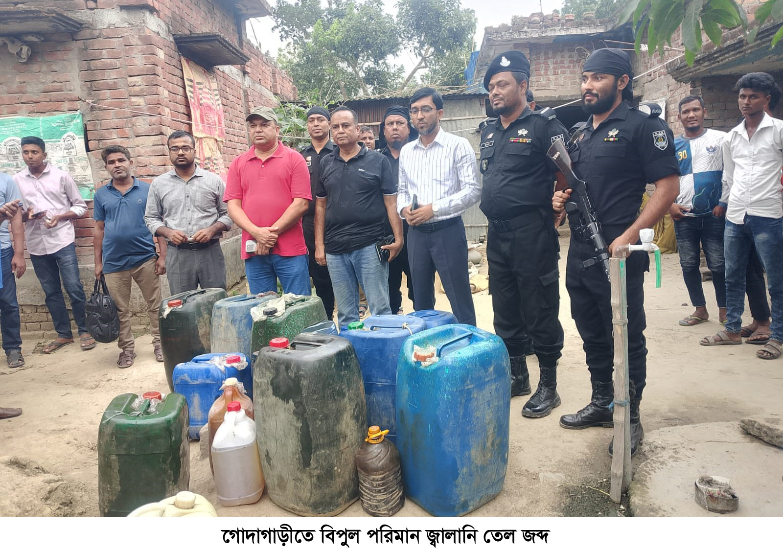 গোদাগাড়ীতে বিপুল পরিমান জ্বালানি তেল জব্দ