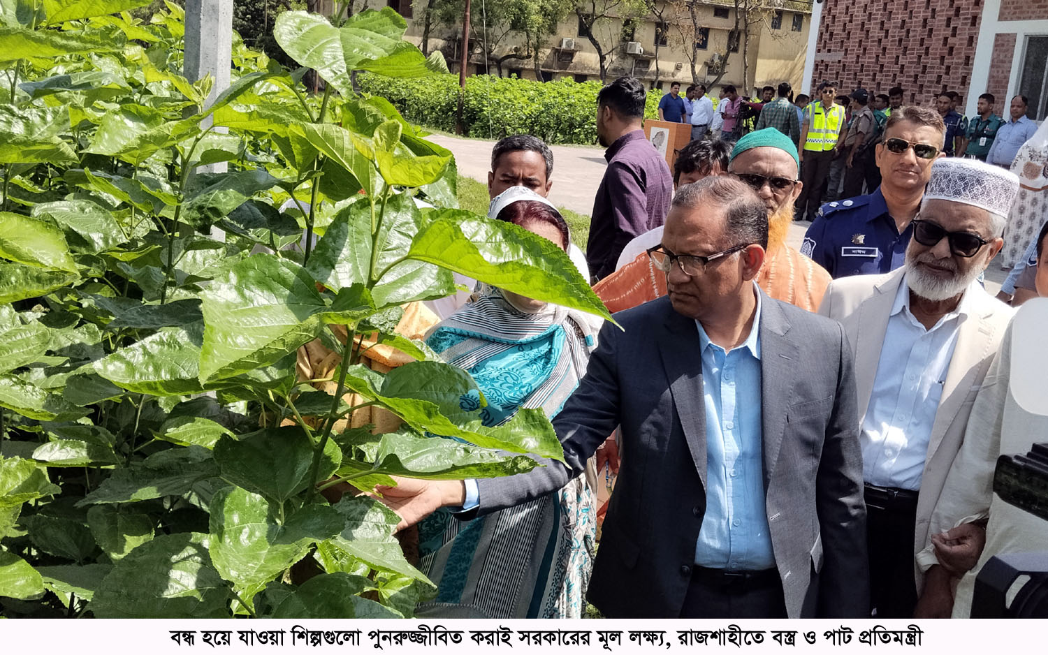 বন্ধ হয়ে যাওয়া শিল্পগুলো পুনরুজ্জীবিত করাই সরকারের মূল লক্ষ্য-রাজশাহীতে বস্ত্র ও পাট প্রতিমন্ত্রী