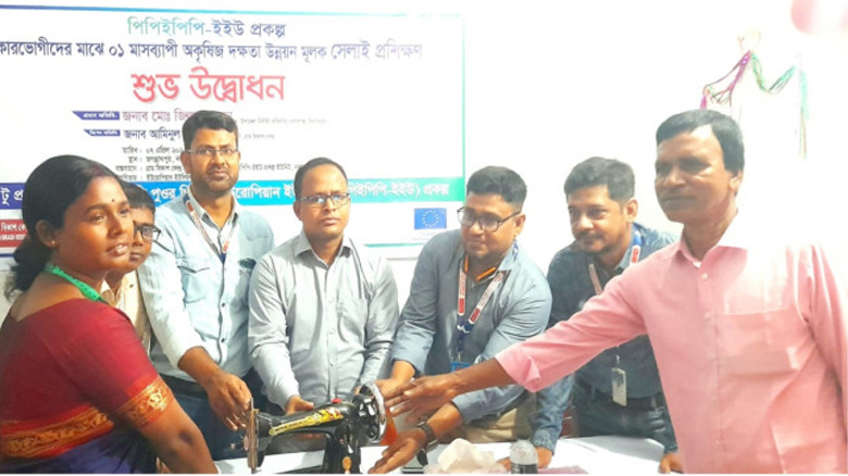 নবাবগঞ্জে মাসব্যাপী সেলাই প্রশিক্ষণের উদ্বোধন