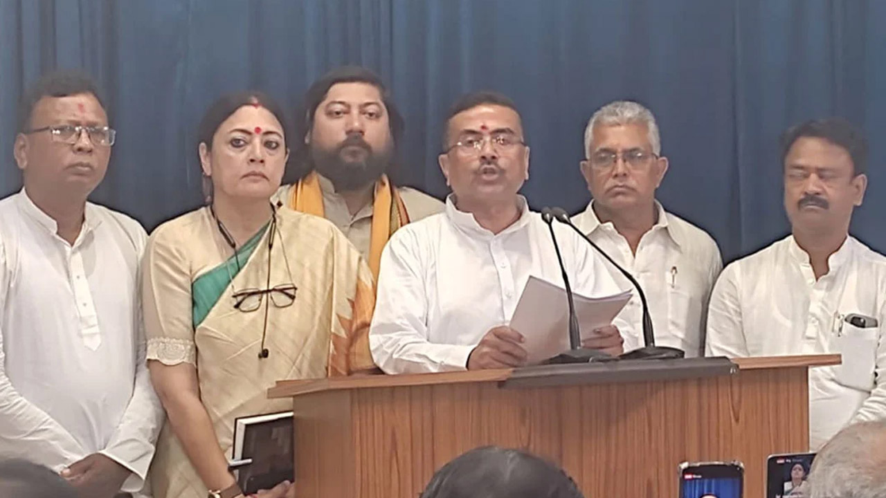 বাংলাদেশ সীমান্তে কাঁটাতারের বেড়া দিতে ৪৫ দিনের মধ্যে জমি পাবে বিএসএফ-পশ্চিমবঙ্গের নতুন মুখ্যমন্ত্রী