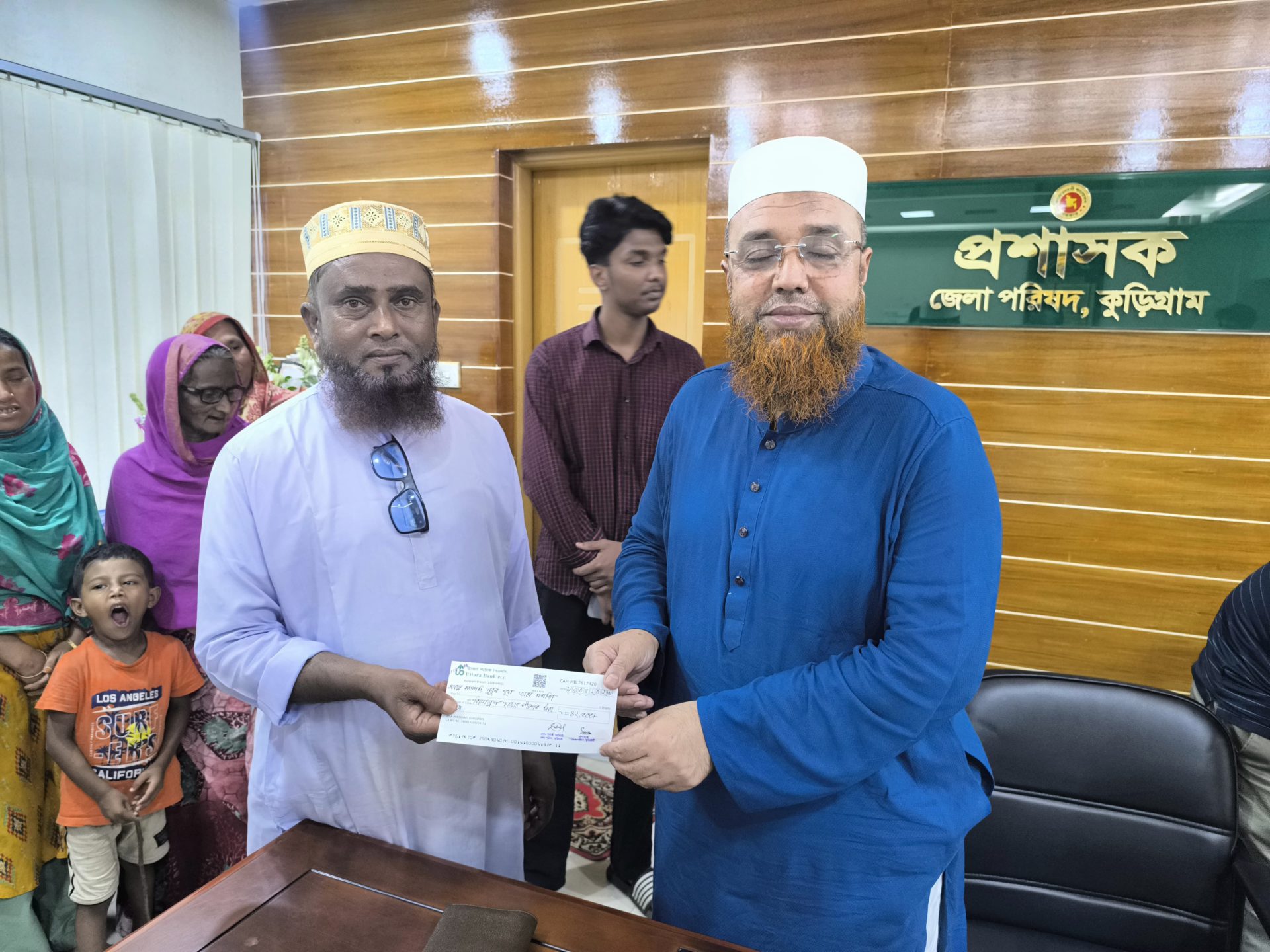 কুড়িগ্রামে মসজিদ- মাদ্রাসা উন্নয়নে ১ লক্ষ টাকা করে চেক বিতরণ